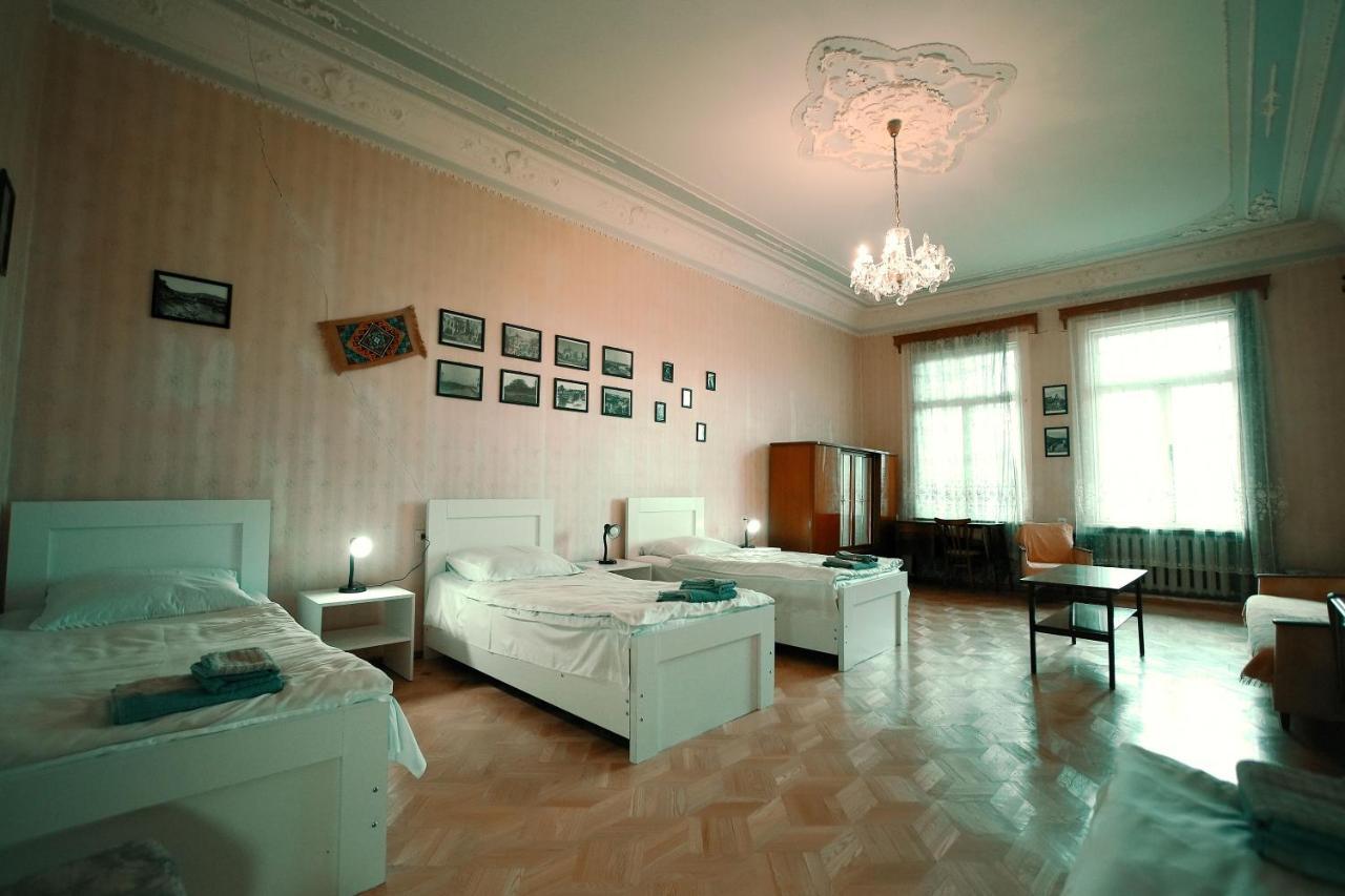 Гостевой дом Old Кутаиси Экстерьер фото