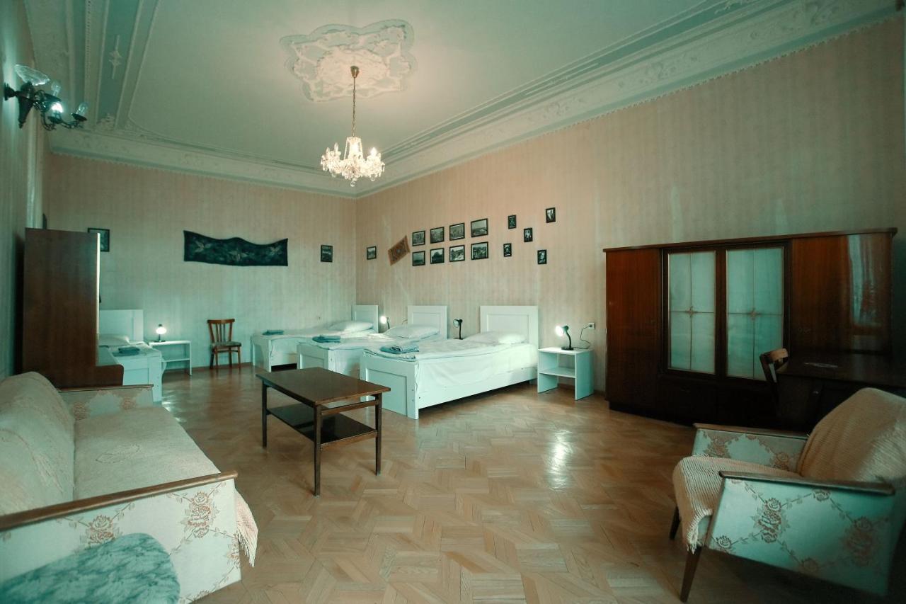 Гостевой дом Old Кутаиси Экстерьер фото